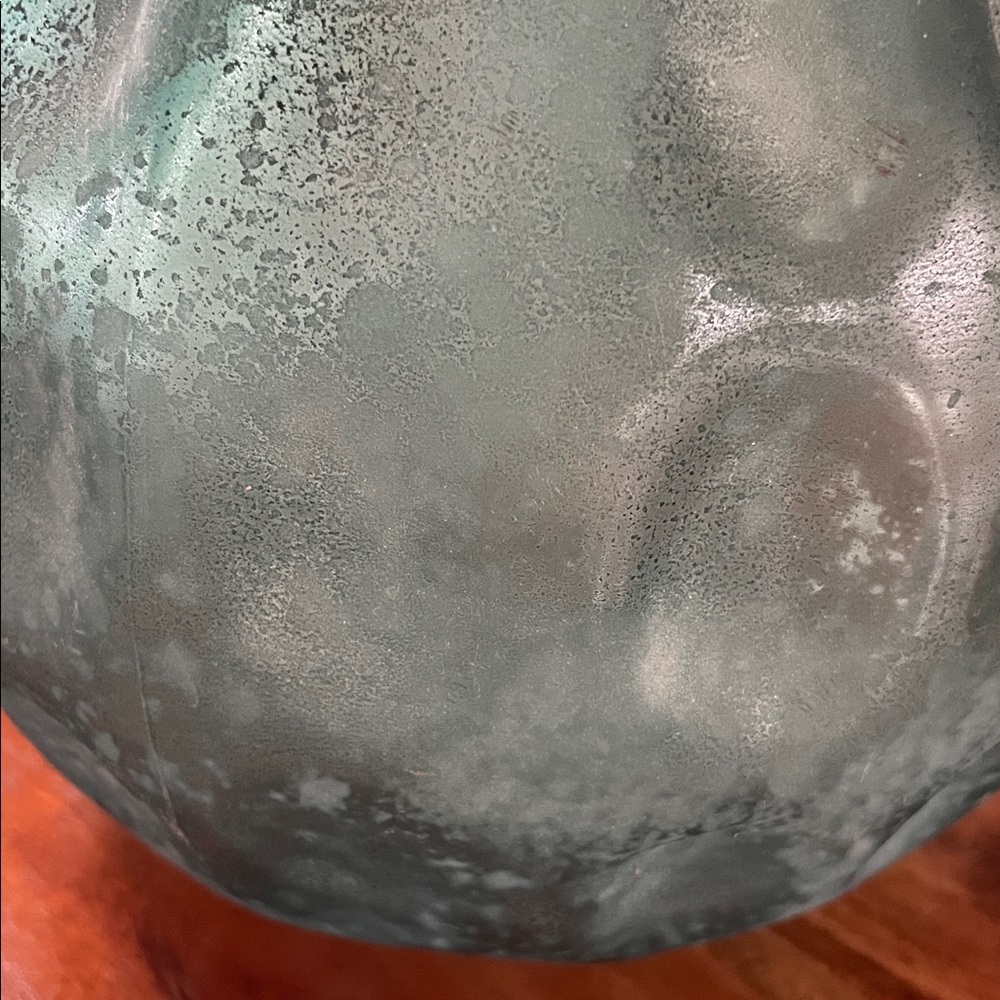 Textured Recycled Glass Green Vase 
Made in Spain 🇪🇸 - Picture 7 of 10